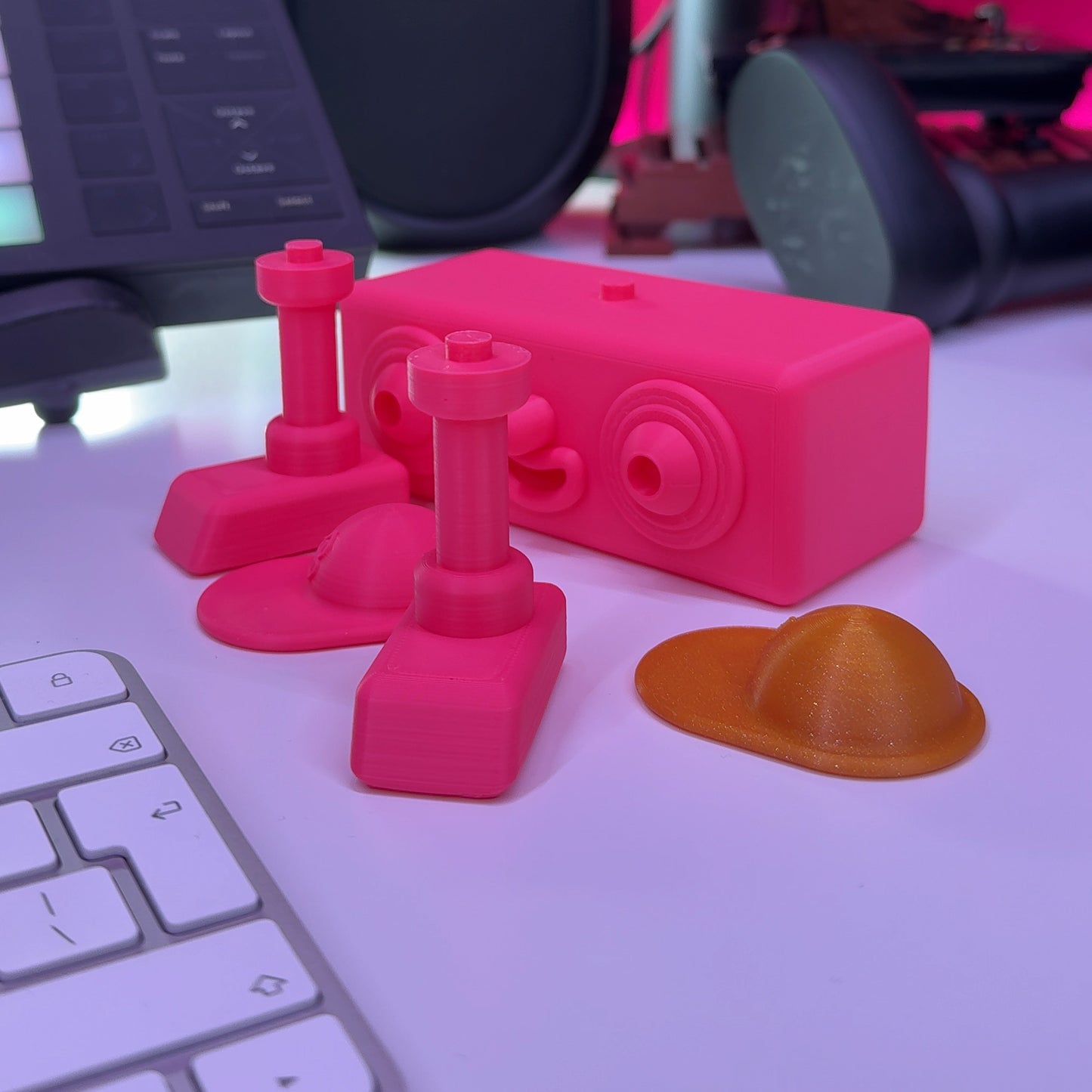 BroBot-5000 toy by Dad aka Gavin aka Jamfactory
