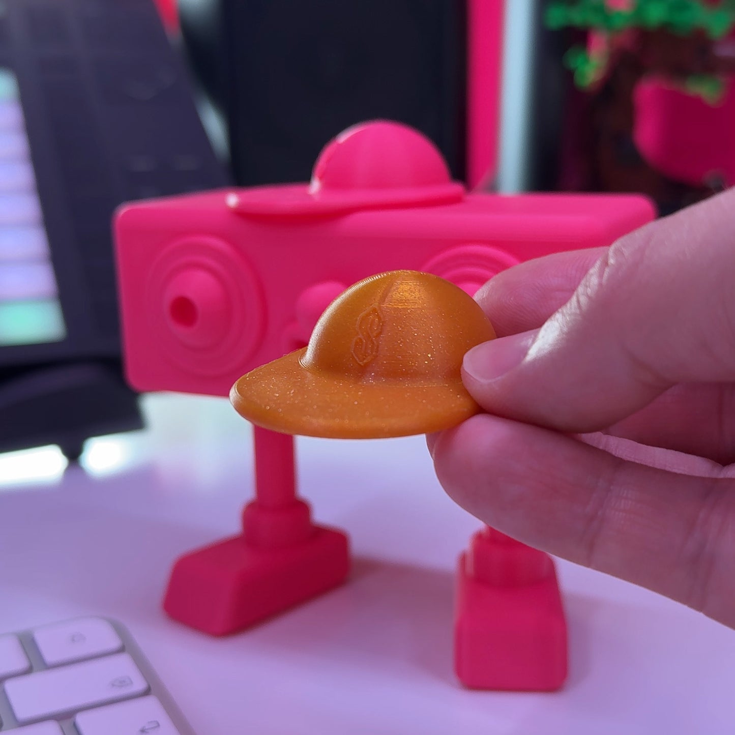 BroBot-5000 toy by Dad aka Gavin aka Jamfactory